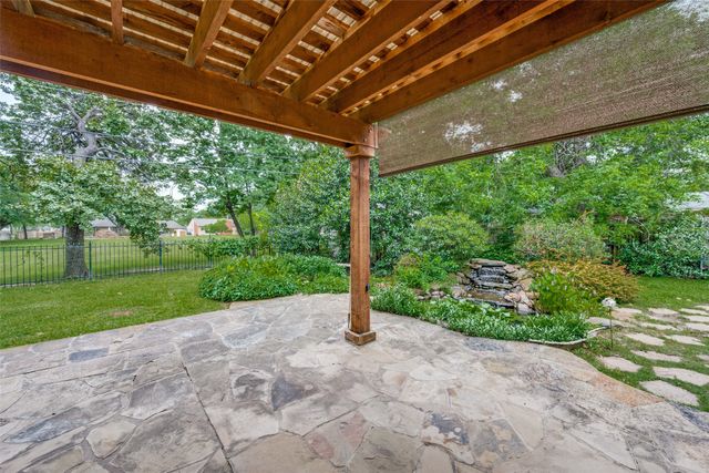 849 Wheelwood Drive, Hurst, TX 76053