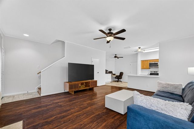 9850 Pagewood Lane 807, Houston, TX 77042