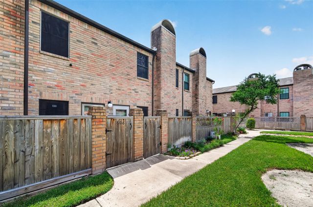 9850 Pagewood Lane 807, Houston, TX 77042