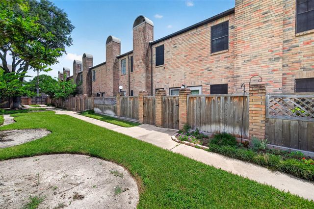 9850 Pagewood Lane 807, Houston, TX 77042