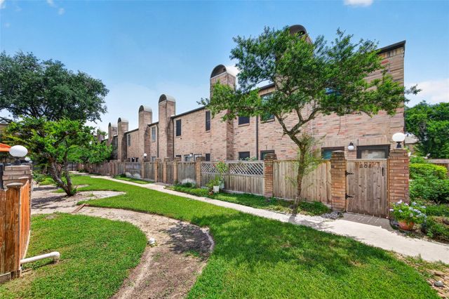 9850 Pagewood Lane 807, Houston, TX 77042