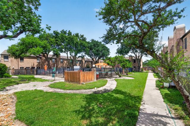 9850 Pagewood Lane 807, Houston, TX 77042