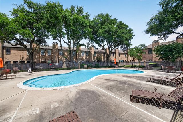 9850 Pagewood Lane 807, Houston, TX 77042