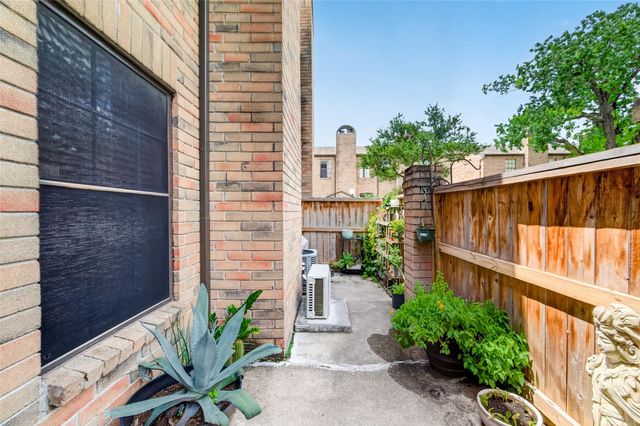9850 Pagewood Lane 807, Houston, TX 77042