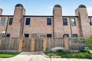 9850 Pagewood Lane 807, Houston, TX 77042