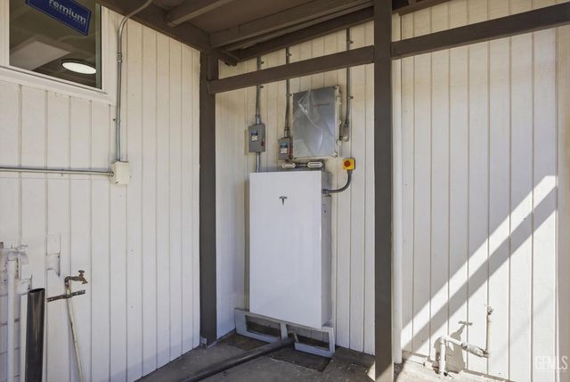 1615 Owens Street, Bakersfield, CA 93305