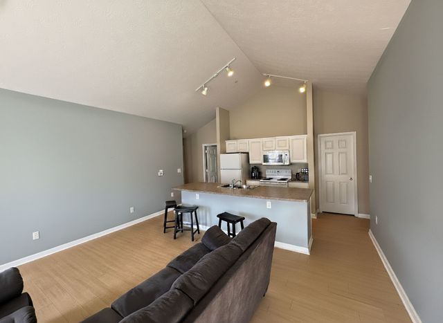 1905 N Lincoln Avenue 319, Urbana, IL 61801