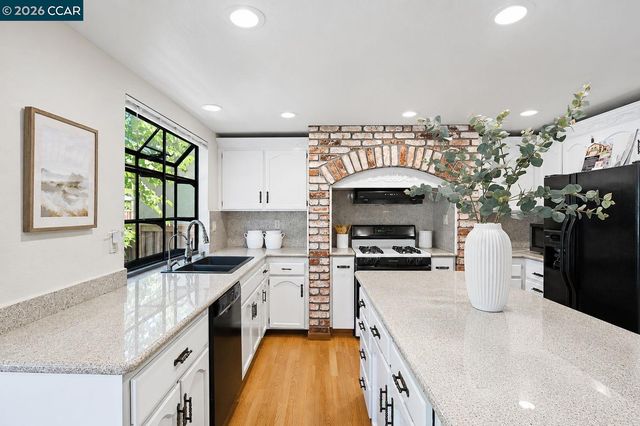 5017 Murchio Dr, Concord, CA 94521
