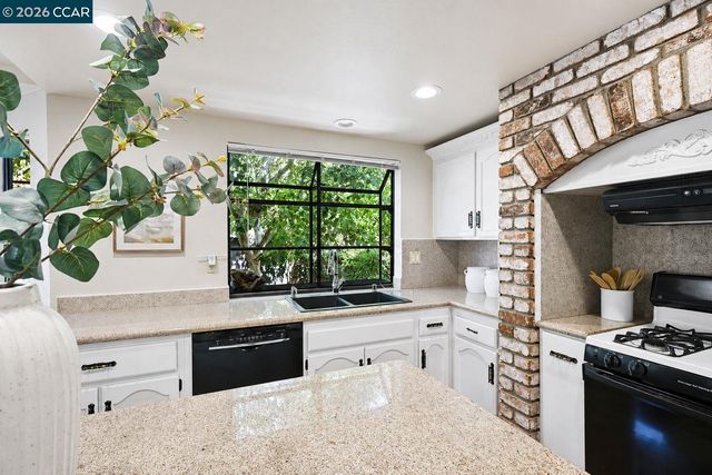 5017 Murchio Dr, Concord, CA 94521