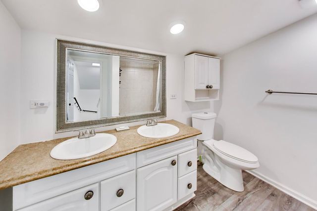 232 E VILLAGE Drive, Northlake, IL 60164