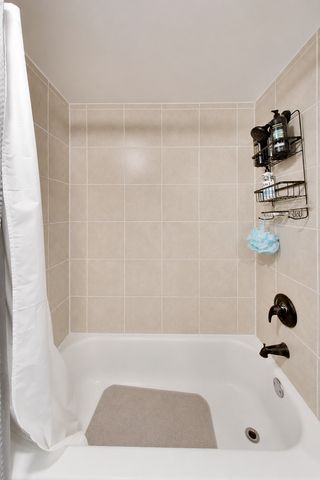 232 E VILLAGE Drive, Northlake, IL 60164