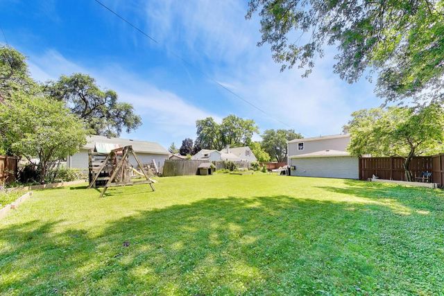 232 E VILLAGE Drive, Northlake, IL 60164