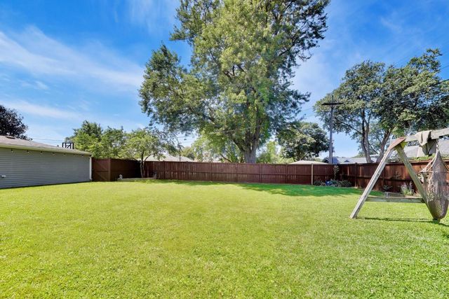 232 E VILLAGE Drive, Northlake, IL 60164