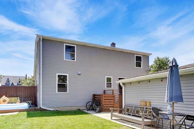 232 E VILLAGE Drive, Northlake, IL 60164