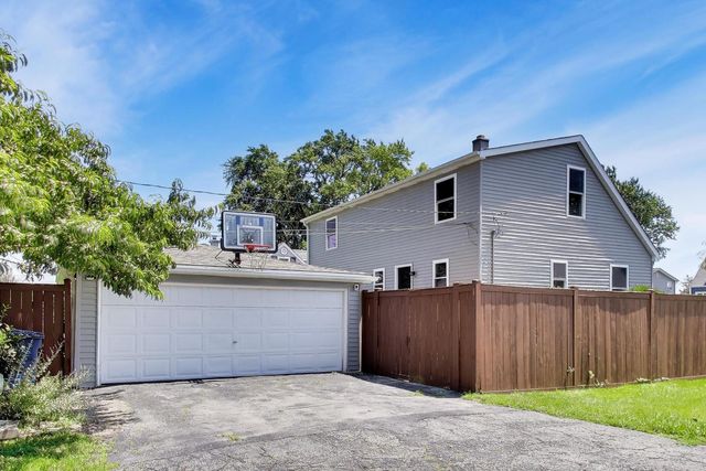 232 E VILLAGE Drive, Northlake, IL 60164