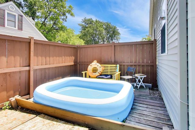 232 E VILLAGE Drive, Northlake, IL 60164