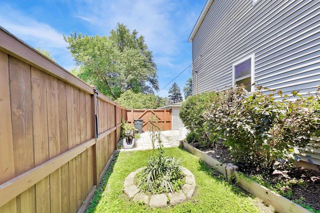 232 E VILLAGE Drive, Northlake, IL 60164