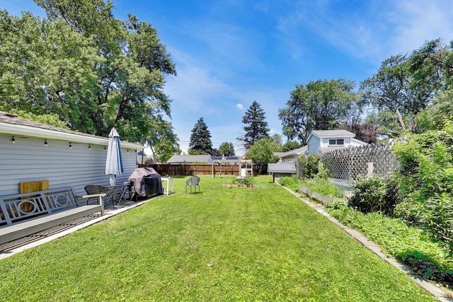 232 E VILLAGE Drive, Northlake, IL 60164