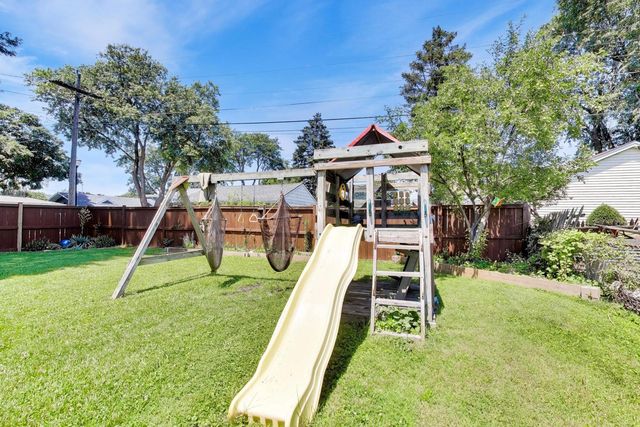 232 E VILLAGE Drive, Northlake, IL 60164
