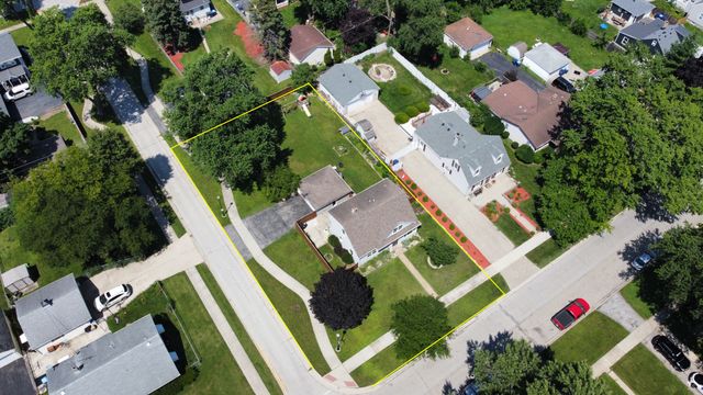 232 E VILLAGE Drive, Northlake, IL 60164