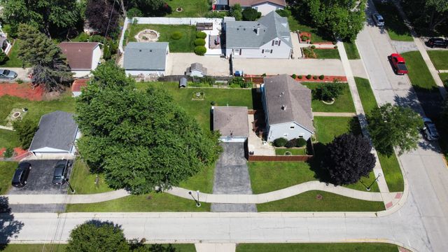 232 E VILLAGE Drive, Northlake, IL 60164
