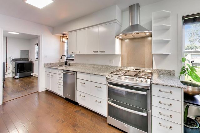 232 E VILLAGE Drive, Northlake, IL 60164