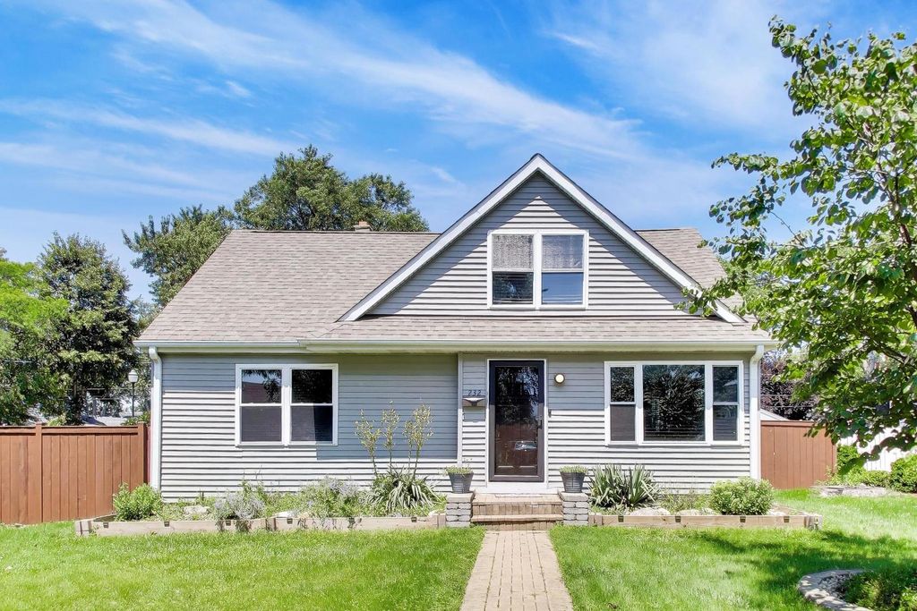 232 E VILLAGE Drive, Northlake, IL 60164