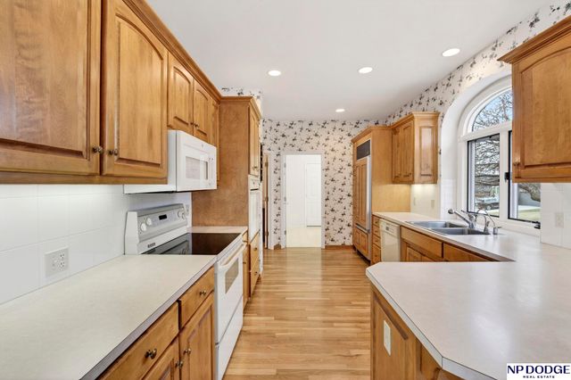 3245 N 159 Street, Omaha, NE 68116