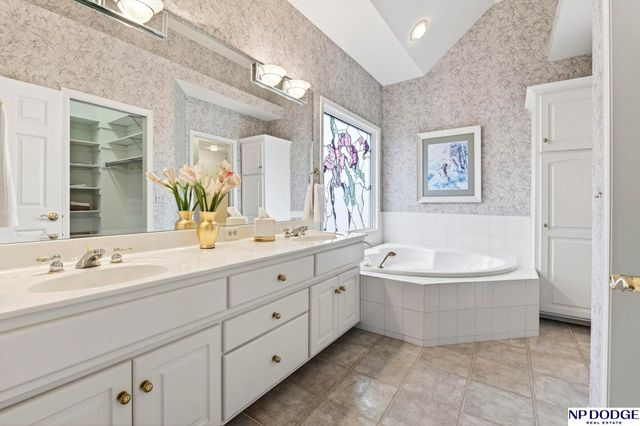 3245 N 159 Street, Omaha, NE 68116