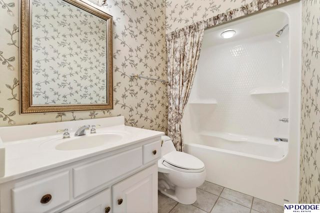 3245 N 159 Street, Omaha, NE 68116