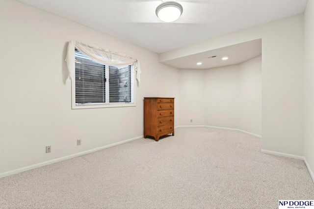 3245 N 159 Street, Omaha, NE 68116