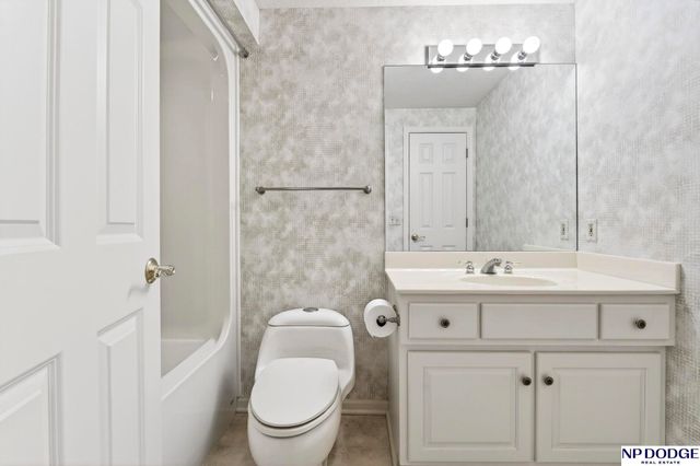 3245 N 159 Street, Omaha, NE 68116