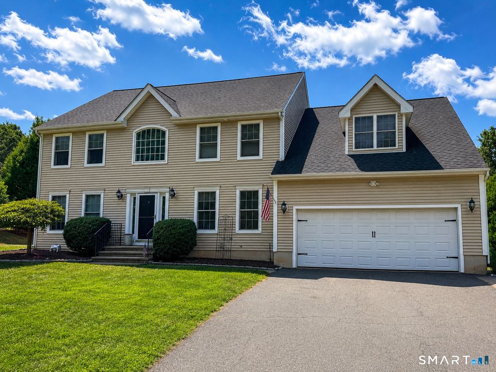 24 Round Hill Road, Manchester, CT 06040