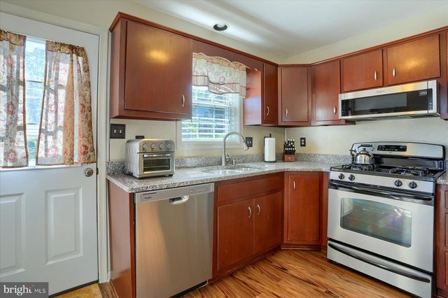 25 DARTMOUTH ST, Harrisburg, PA 17109