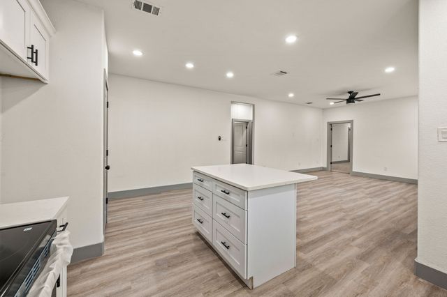 830 E Powell Avenue, Fort Worth, TX 76104