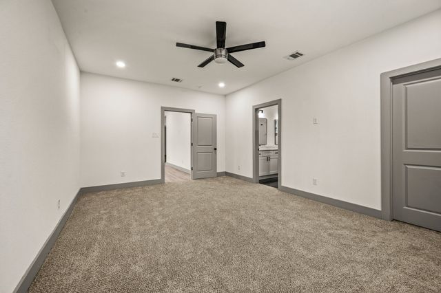 830 E Powell Avenue, Fort Worth, TX 76104