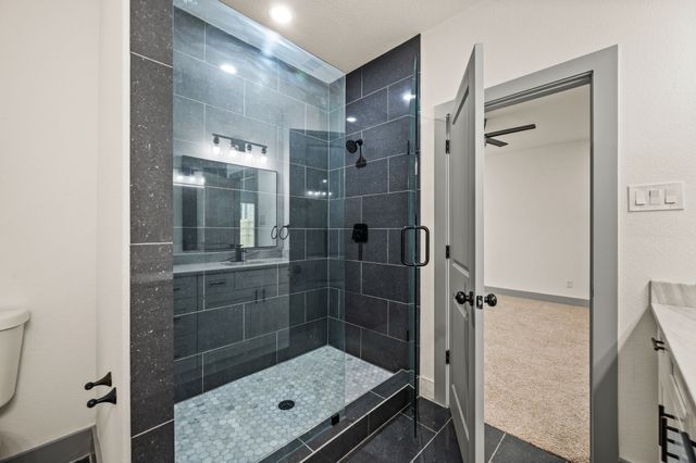 830 E Powell Avenue, Fort Worth, TX 76104