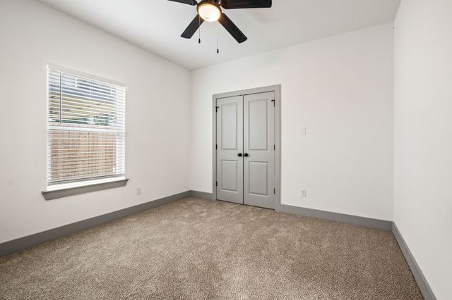 830 E Powell Avenue, Fort Worth, TX 76104