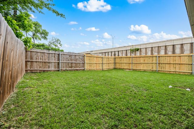 830 E Powell Avenue, Fort Worth, TX 76104