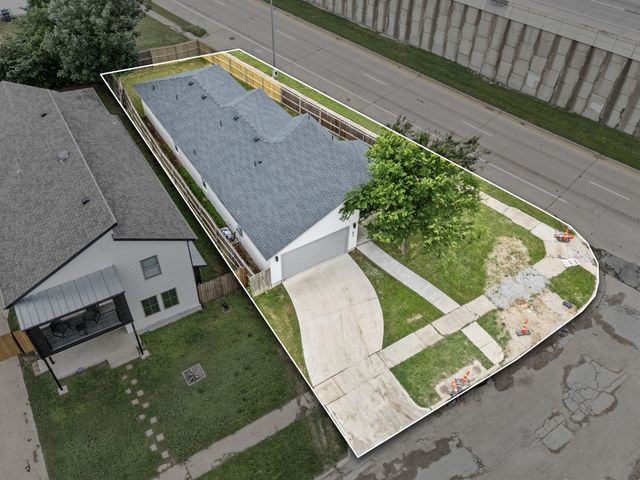 830 E Powell Avenue, Fort Worth, TX 76104
