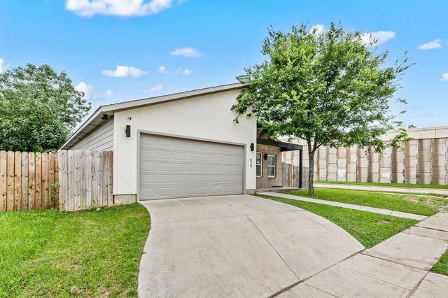 830 E Powell Avenue, Fort Worth, TX 76104