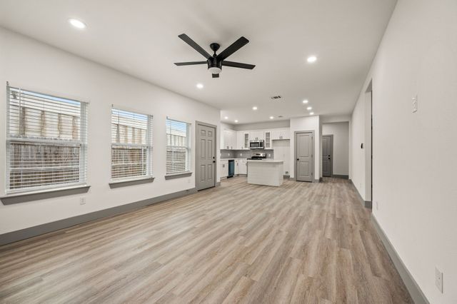 830 E Powell Avenue, Fort Worth, TX 76104