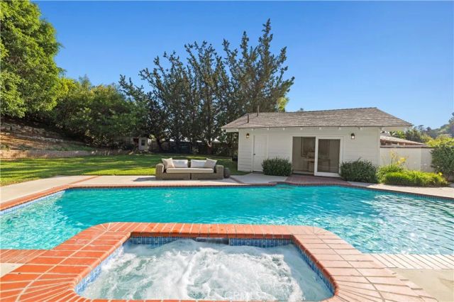 10611 Calm Hill, Santa Ana, CA 92705