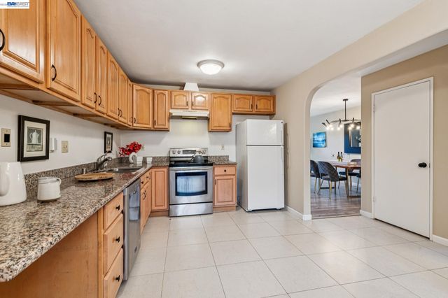 3447 Capella Ln, Alameda, CA 94502