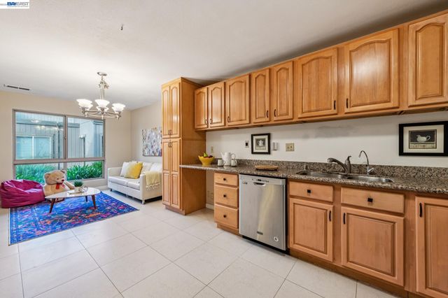 3447 Capella Ln, Alameda, CA 94502
