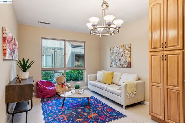 3447 Capella Ln, Alameda, CA 94502