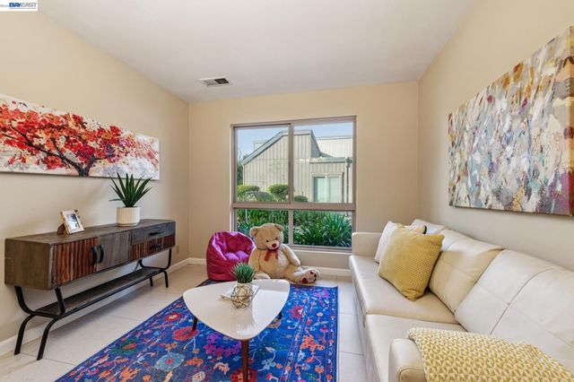 3447 Capella Ln, Alameda, CA 94502
