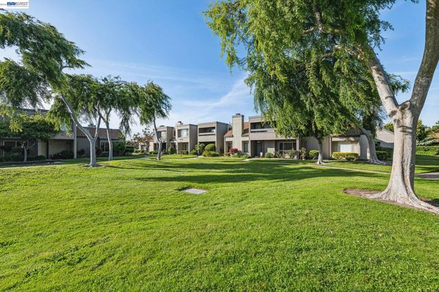 3447 Capella Ln, Alameda, CA 94502