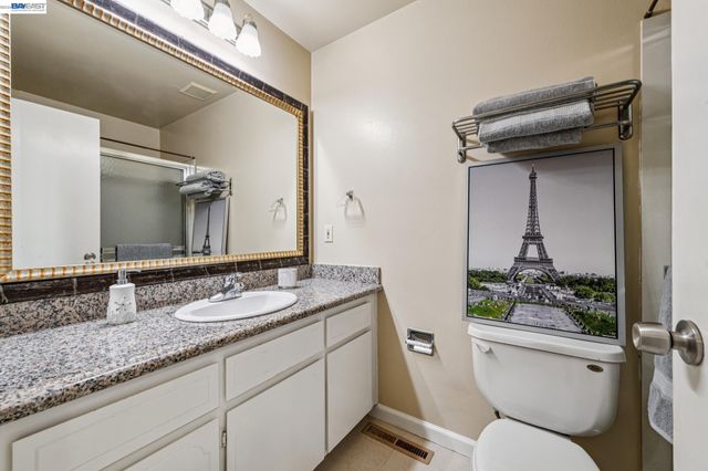 3447 Capella Ln, Alameda, CA 94502