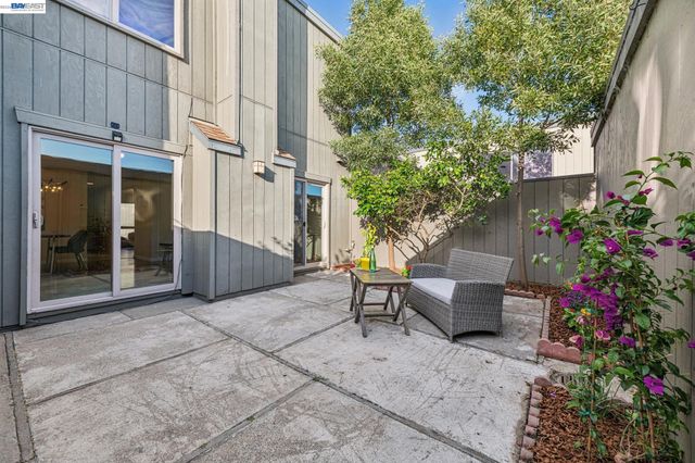 3447 Capella Ln, Alameda, CA 94502
